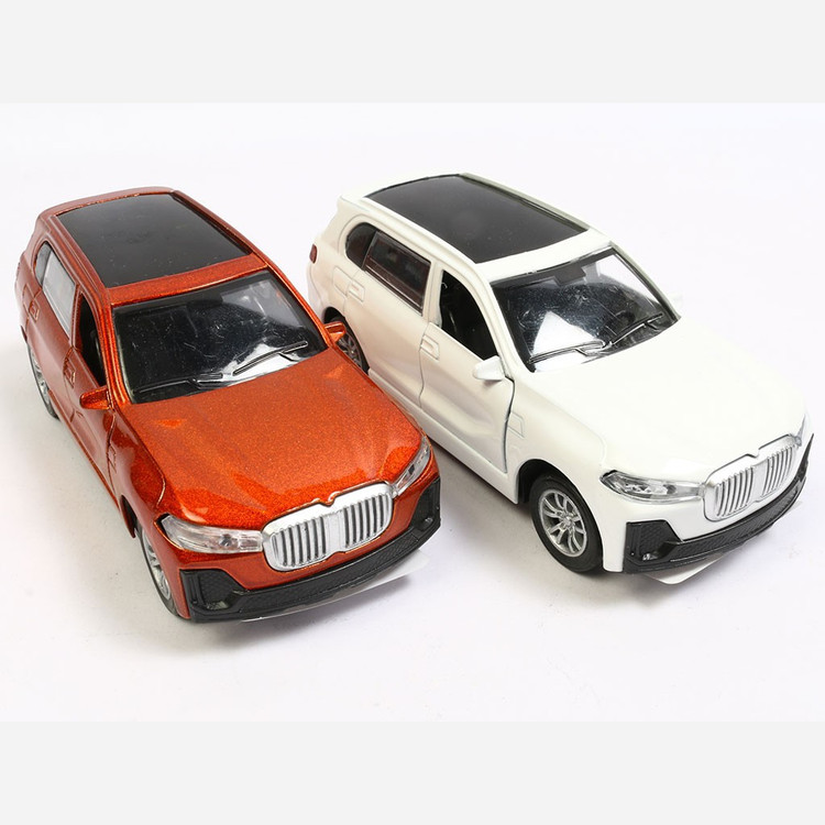 اسباب بازی ماشین فلزی مدل BMW X8 موزیکال