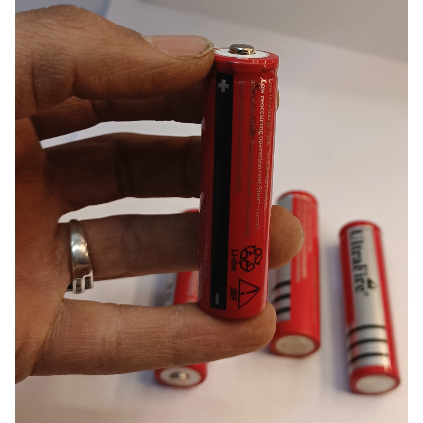باطری شارژی بزرگ مناسب میکروفن و چراغ قوه و اسپیکر و لیزر کد 977
