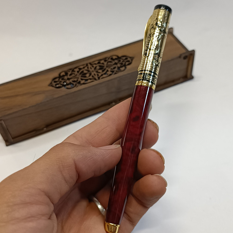 روان نویس جعبه دار شیک کادویی لاکچری قابل حکاکی همراه جعبه کادویی چوبی خودکار کادویی روز معلم