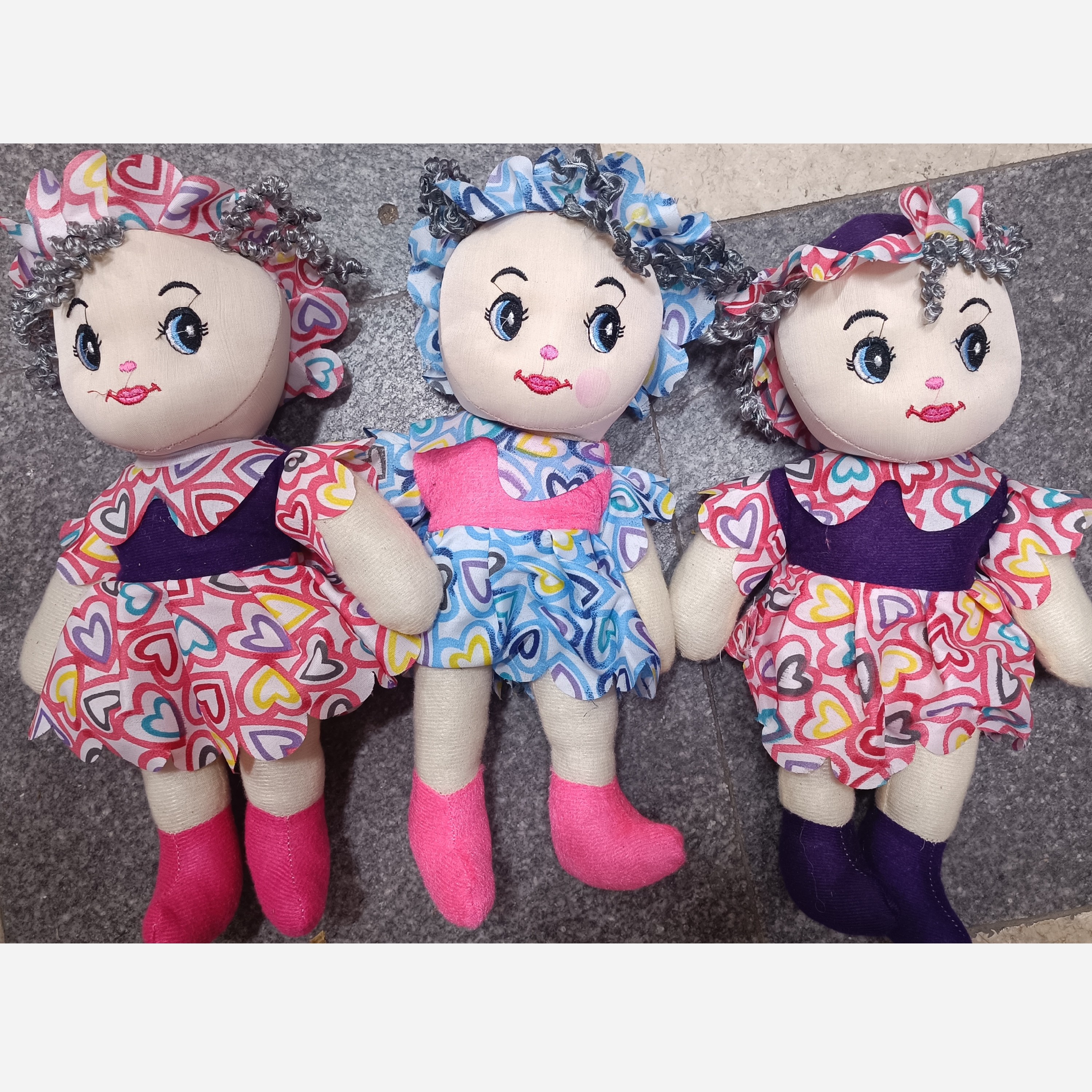 عروسک پارچه ای دخترانه لباس دار مو دار سایز 1